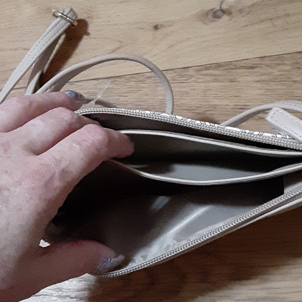 Purse - Picture 2 of 2
